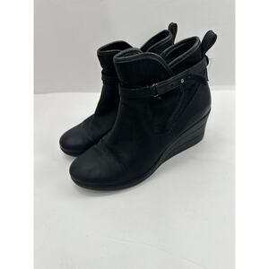 UGG Emalie Winter Ankle Wedge Boots Womens Size 7 EU 38 Black Leather Zip Buckle
